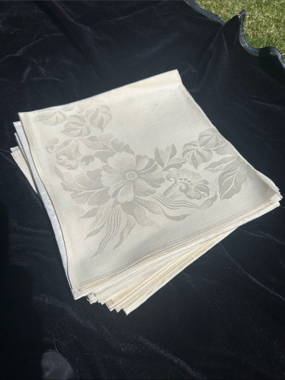 Elegant Cream Floral Jacquard Linen Dinner Napkins - Set of 12
